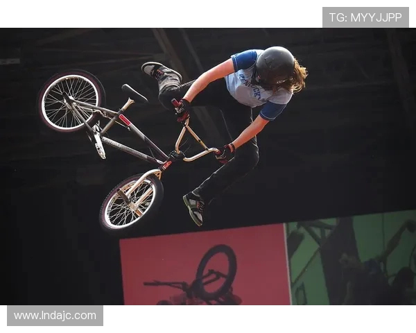 武汉极限运动队技术创新引领潮流勇攀极限运动新高峰