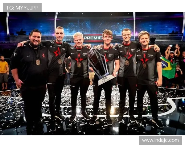 FPX战队在CSGO中的运营体系解析与战术应用探讨